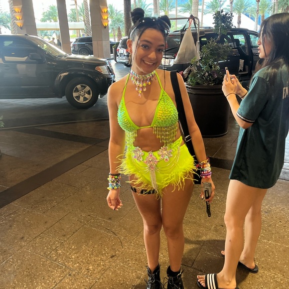 RAVE OUTFIT - Picture 4 of 4